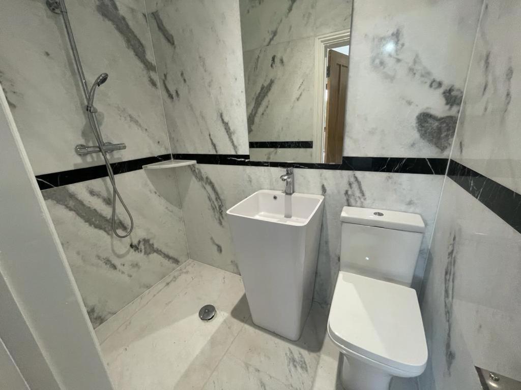 מלון אילפורד 371 Cranbrook Rd Ig2 מראה חיצוני תמונה